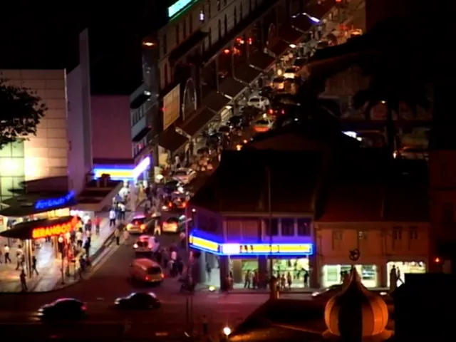 Hình ảnh phim Singapore Gaga trên PhimMoiHot Hình ảnh phim Singapore Gaga trên PhimMoiHot