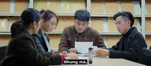 Hình ảnh Người đàn ông đeo hoa: Nước mắt anh hùng tập 1 trên PhimMoiHot Hình ảnh Người đàn ông đeo hoa: Nước mắt anh hùng tập 1 trên PhimMoiHot