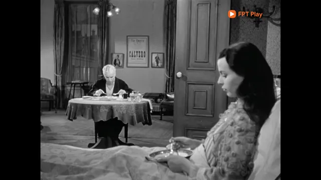 Xem phim Ánh Đèn Sân Khấu Vietsub HD tại PhimMoiHot Xem phim Ánh Đèn Sân Khấu Vietsub HD tại PhimMoiHot