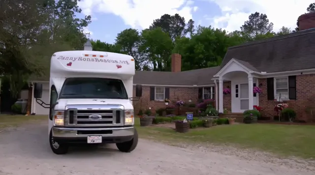 Hình ảnh phim Cuộc Sống Ở Trại Chó trên PhimMoiHot Hình ảnh phim Cuộc Sống Ở Trại Chó trên PhimMoiHot