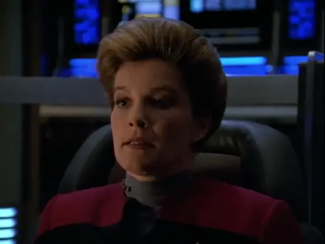Xem Star Trek: Voyager (Phần 2) tập 1 Vietsub tại PhimMoiHot Xem Star Trek: Voyager (Phần 2) tập 1 Vietsub tại PhimMoiHot