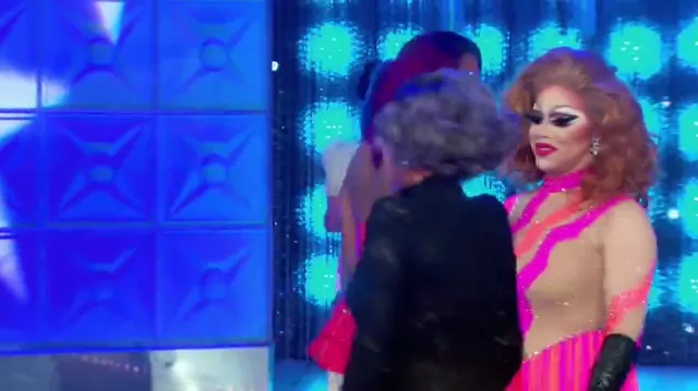 RuPaul’s Drag Race: Minh Tinh hội tụ (Phần 5) tập 1 Vietsub HD - PhimMoiHot RuPaul’s Drag Race: Minh Tinh hội tụ (Phần 5) tập 1 Vietsub HD - PhimMoiHot