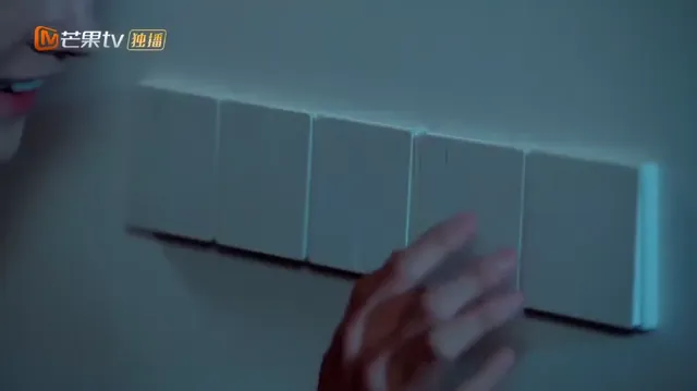 Hình ảnh phim Bệ Hạ Bên Trái, Sếp Bên Phải trên PhimMoiHot Hình ảnh phim Bệ Hạ Bên Trái, Sếp Bên Phải trên PhimMoiHot