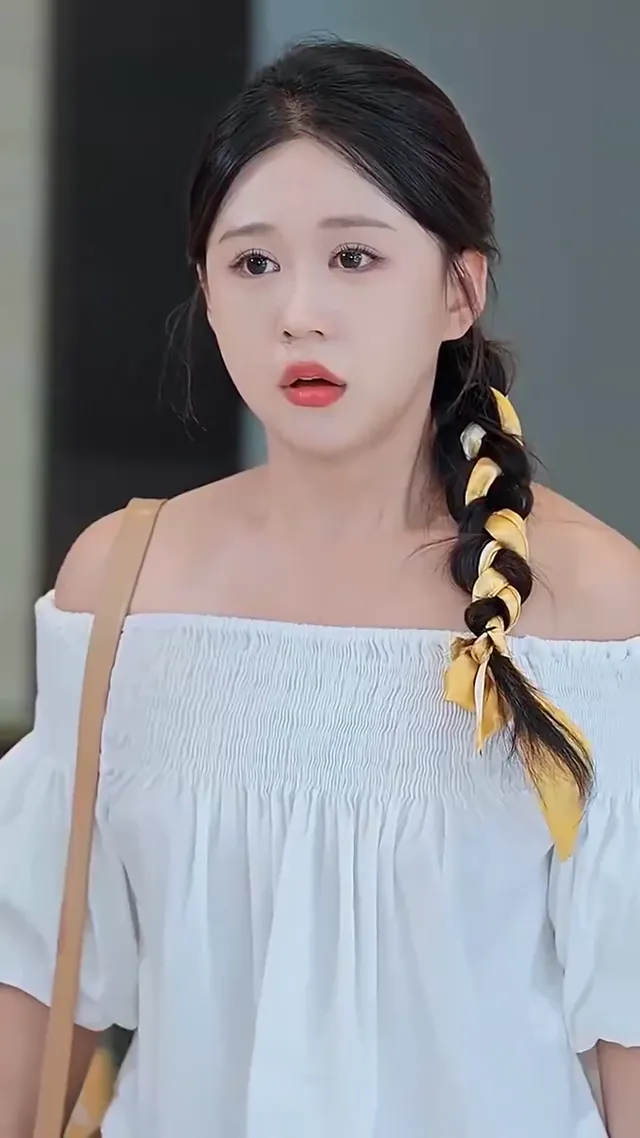 Hình ảnh Kết Hôn Chớp Nhoáng: Con Rể Nhặt Được Là Đại Lão tập 58 trên PhimMoiHot Hình ảnh Kết Hôn Chớp Nhoáng: Con Rể Nhặt Được Là Đại Lão tập 58 trên PhimMoiHot