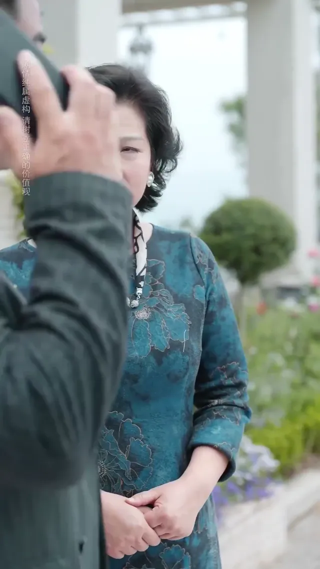 Hình ảnh Nhầm Quạ Với Phượng Hoàng tập 1 trên PhimMoiHot Hình ảnh Nhầm Quạ Với Phượng Hoàng tập 1 trên PhimMoiHot